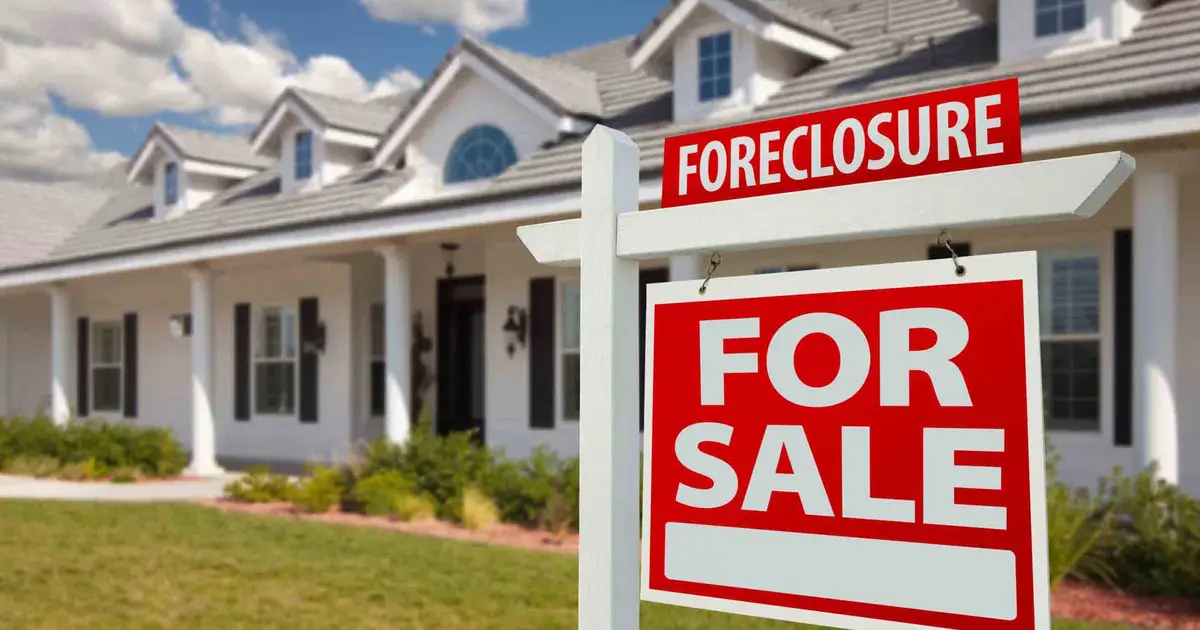 Pros and Cons of Buying Foreclosed Houses